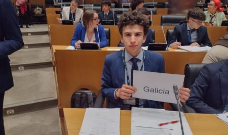 Alumno seleccionado na sesión Nacional do Modelo de Parlamento Europeo