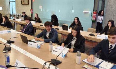 Catro alumnos de 4º da ESO do noso colexio foron seleccionados para participar no programa: GaliMUN