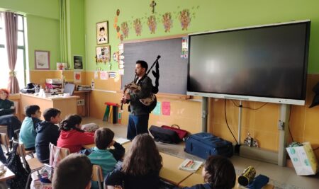 NOS ACERCAMOS A LA MÚSICA TRADICIONAL